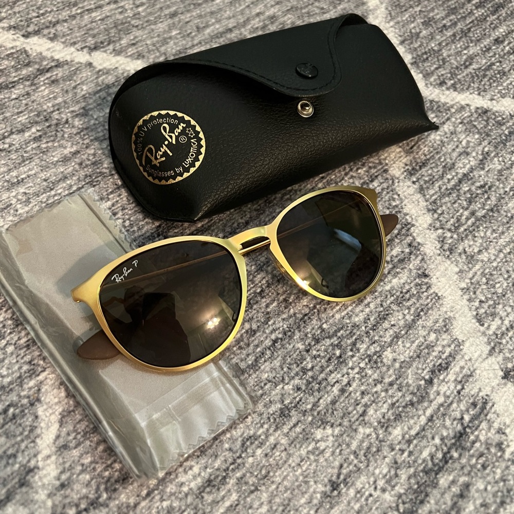 New never worn Ray Bans in original case gold frame unisex